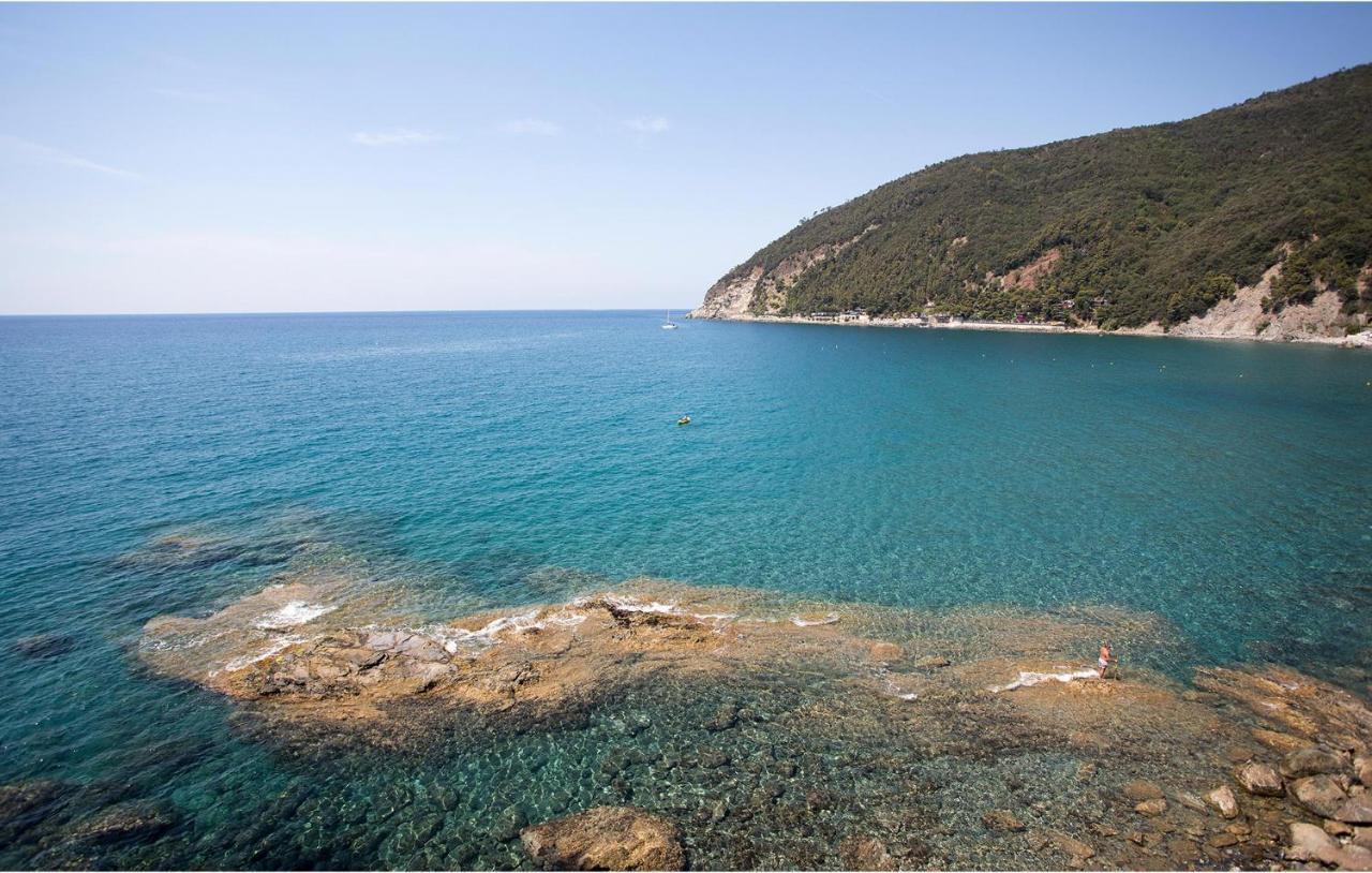 Nice Apartment In Moneglia With House Sea View Exteriör bild